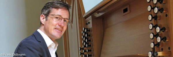 Frank Oidtmann an der Orgel  