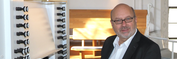 Traugott Mayr an der Orgel der Dreifaltigkeitskirche 